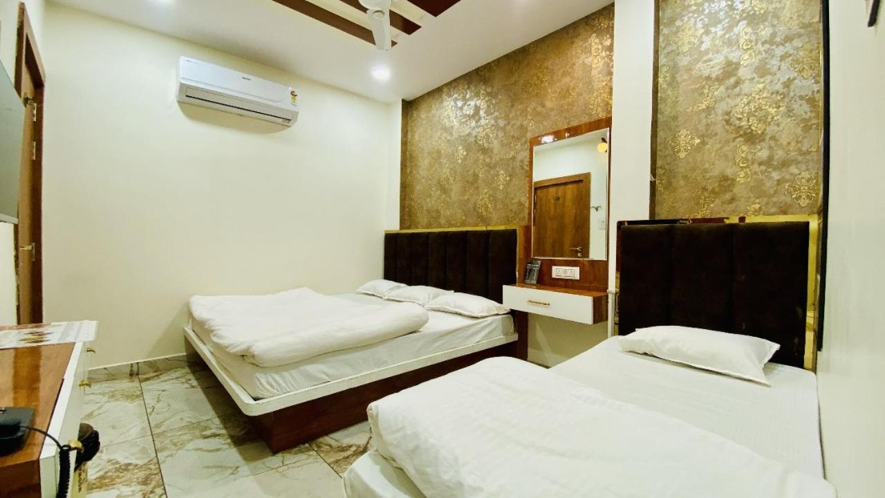 Hotel Malay Inn Удджайн Экстерьер фото