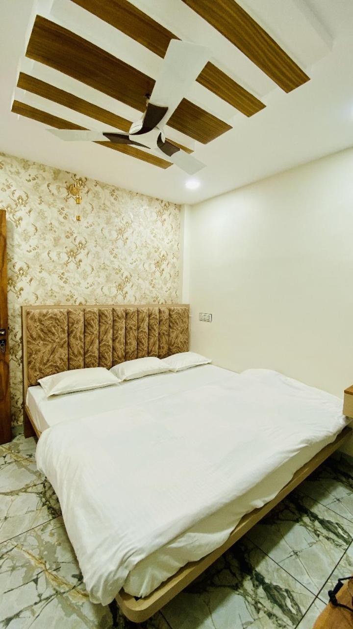Hotel Malay Inn Удджайн Экстерьер фото