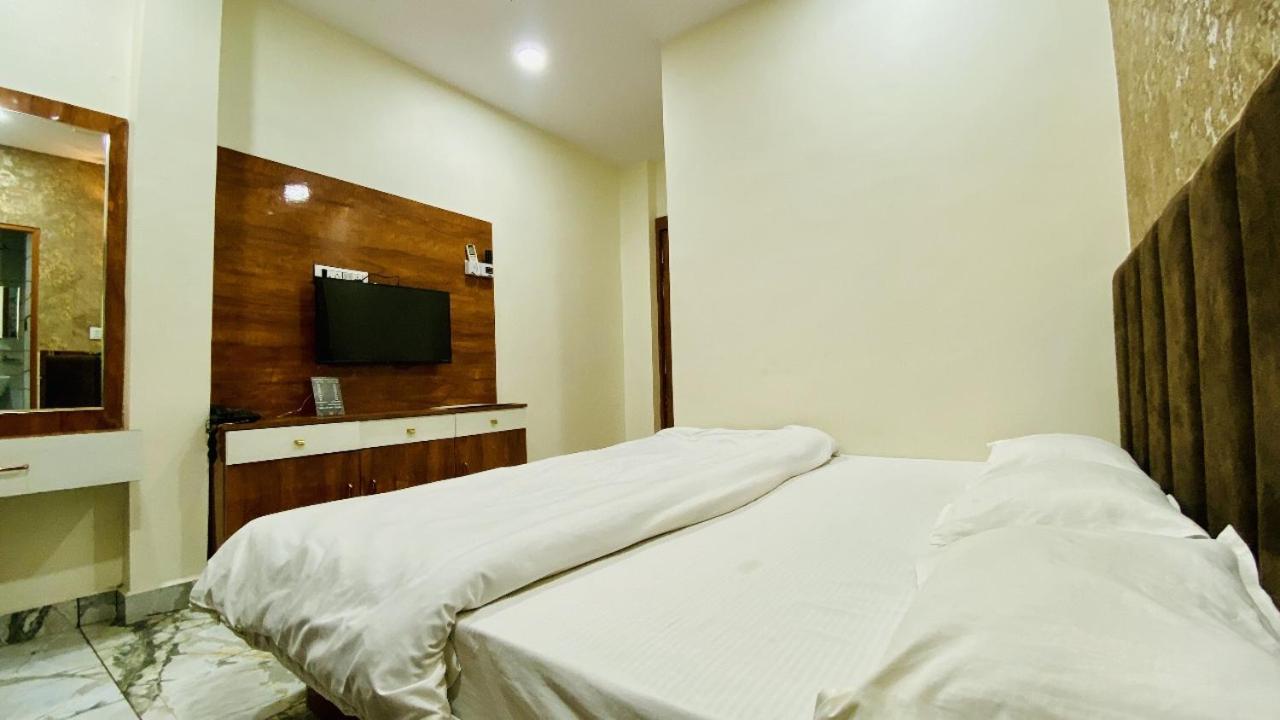 Hotel Malay Inn Удджайн Экстерьер фото