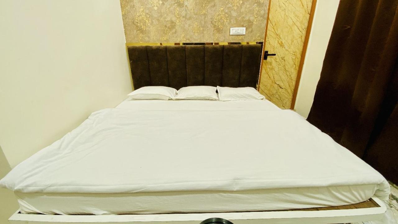 Hotel Malay Inn Удджайн Экстерьер фото